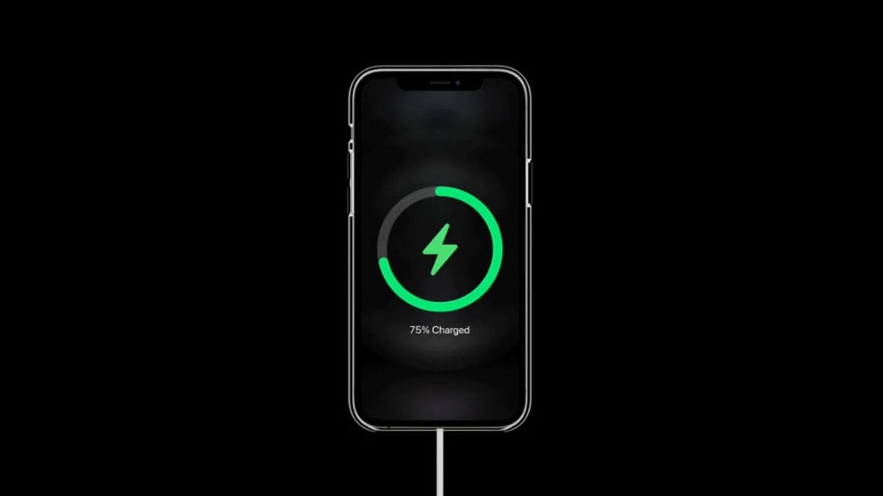 બહુ ઓછા લોકો જાણે છે કે ચાર્જ કરતી વખતે તમારા સ્માર્ટફોનને બંધ કરવાથી ઘણો ફાયદો થઈ શકે છે. આજના લેટેસ્ટ સ્માર્ટફોનમાં આ જરૂરી નથી, પરંતુ આ આદતના ફાયદા એટલા બધા છે કે ઘણા લોકો હજુ પણ ફોન બંધ રાખીને ફોન ચાર્જ કરે છે. આ ફક્ત ચાર્જિંગ સ્પીડ જ નહીં પણ તમારા ફોનની બેટરી માટે પણ ફાયદાકારક સાબિત થાય છે. ચાલો વિગતવાર જોઈએ કે તમારે હંમેશા ફોન બંધ રાખીને ફોન કેમ ચાર્જ કરવો જોઈએ.