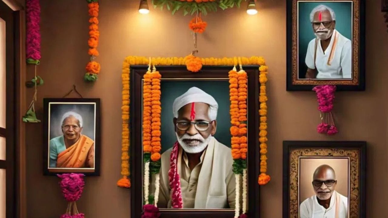 હિન્દુ ધર્મમાં, પૂર્વજોને દેવતાઓ સમાન માનવામાં આવે છે. એવું માનવામાં આવે છે કે પૂર્વજોના જે ઘરમાં આશીર્વાદ હોય છે તે ઘર સુખ, શાંતિ અને સમૃદ્ધિથી ભરેલું હોય છે. આપણે ઘણીવાર આપણા સ્વર્ગસ્થ સ્વજનોના ચિત્રો આપણા ઘરમાં મૂકીએ છીએ જેથી તેમને યાદ કરી શકાય. પરંતુ શું તમે જાણો છો કે વાસ્તુ શાસ્ત્ર અનુસાર, પૂર્વજોના ફોટો મૂકવા માટે કેટલાક કડક નિયમો છે? જો આ ફોટો ખોટી દિશામાં અથવા ખોટા સ્થાને મૂકવામાં આવે છે, તો તે ઘરમાં નકારાત્મકતા લાવી શકે છે અને નાણાકીય મુશ્કેલીઓ તરફ દોરી શકે છે.