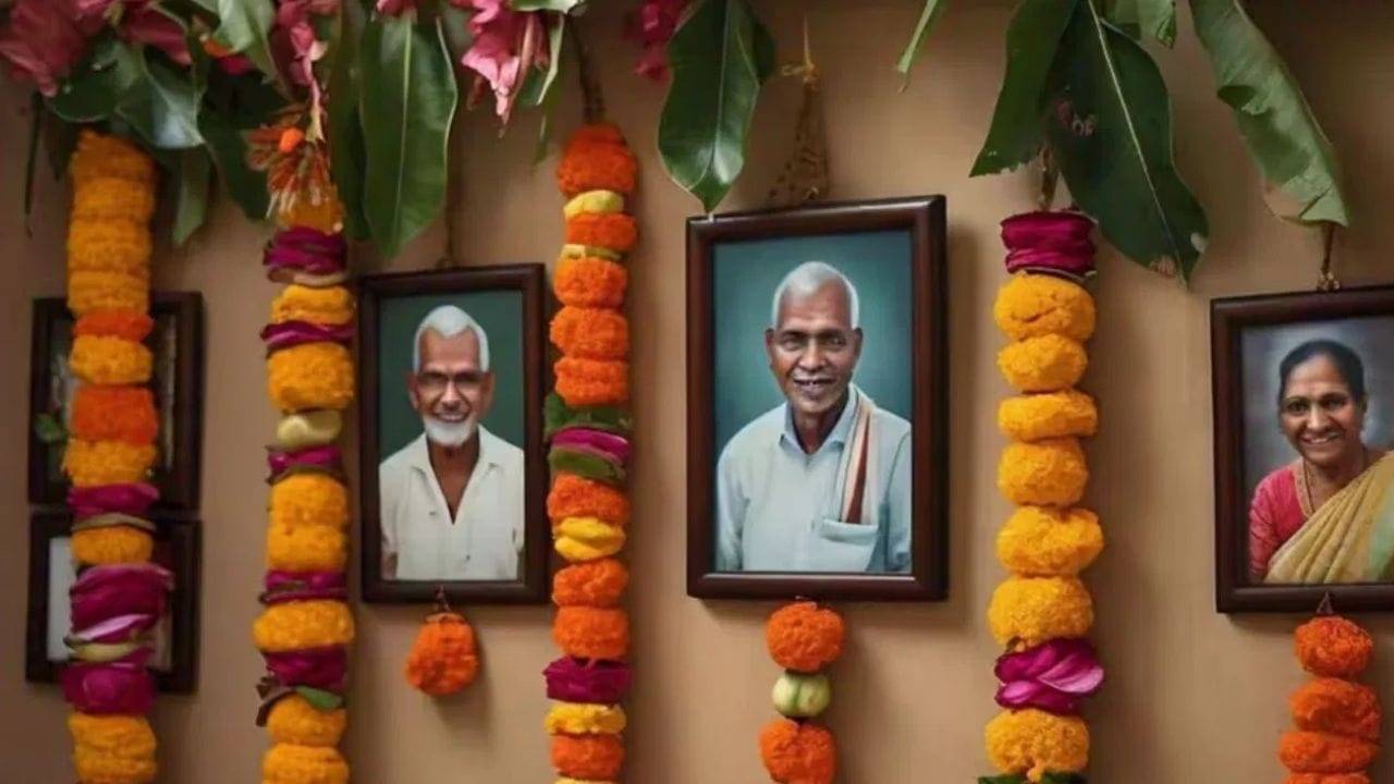 વાસ્તુ શાસ્ત્ર અનુસાર, દક્ષિણ દિશાને પૂર્વજોના ફોટો મૂકવા માટે શ્રેષ્ઠ સ્થાન માનવામાં આવે છે. દક્ષિણ દિશા યમ અને પૂર્વજોની દિશા હોવાથી, અહીં ફોટો મૂકવાથી તેમના આશીર્વાદ રહે છે. પણ ધ્યાન રાખો વાસ્તુ અનુસાર, પૂર્વજોના ફોટો ક્યારેય દેવતાઓ સાથે કે મંદિરમાં ન મૂકવા જોઈએ. દેવતાઓ અને પૂર્વજો બંને પૂજનીય છે, પરંતુ તેમના સ્થાનો અલગ છે. આમ કરવું ઘરની પ્રગતિમાં અવરોધ ઉભો કરે છે.