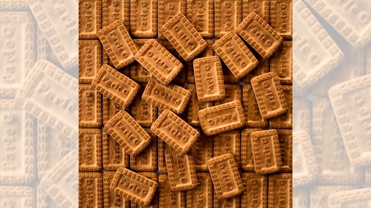 પારલે કંપનીની શરૂઆત વર્ષ 1929માં થઈ હતી, જ્યારે બિસ્કિટનું ઉત્પાદન 10 વર્ષ બાદ, એટલે કે 1939માં શરૂ કરવામાં આવ્યું. તે સમયમાં આ બિસ્કિટ “પારલે ગ્લુકો” નામે ઓળખાતું હતું, “પારલે-જી” તરીકે નહીં. તેની મીઠાશ અને ઊર્જા આપવાની ક્ષમતા કારણે બીજા વિશ્વયુદ્ધ દરમિયાન ભારતીય તથા બ્રિટિશ સૈનિકોમાં તેની માંગ નોંધપાત્ર રીતે વધી ગઈ હતી. ( Credits: AI Generated )