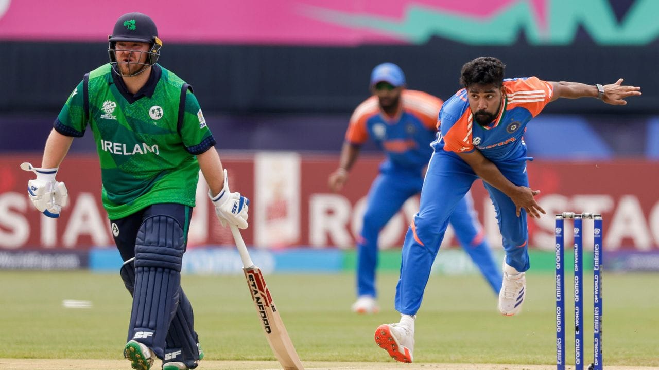 સ્ટર્લિંગે ડિસેમ્બર 2009માં ક્લબ સાથે કરાર પર કર્યા. એક મહિના પછી, તેને ક્રિકેટ આયર્લેન્ડ સાથે કરાર આપવામાં આવ્યો, જેનાથી તે બોર્ડ સાથે પૂર્ણ-સમય કરાર ધરાવતા છ ખેલાડીઓમાંનો એક બન્યો.