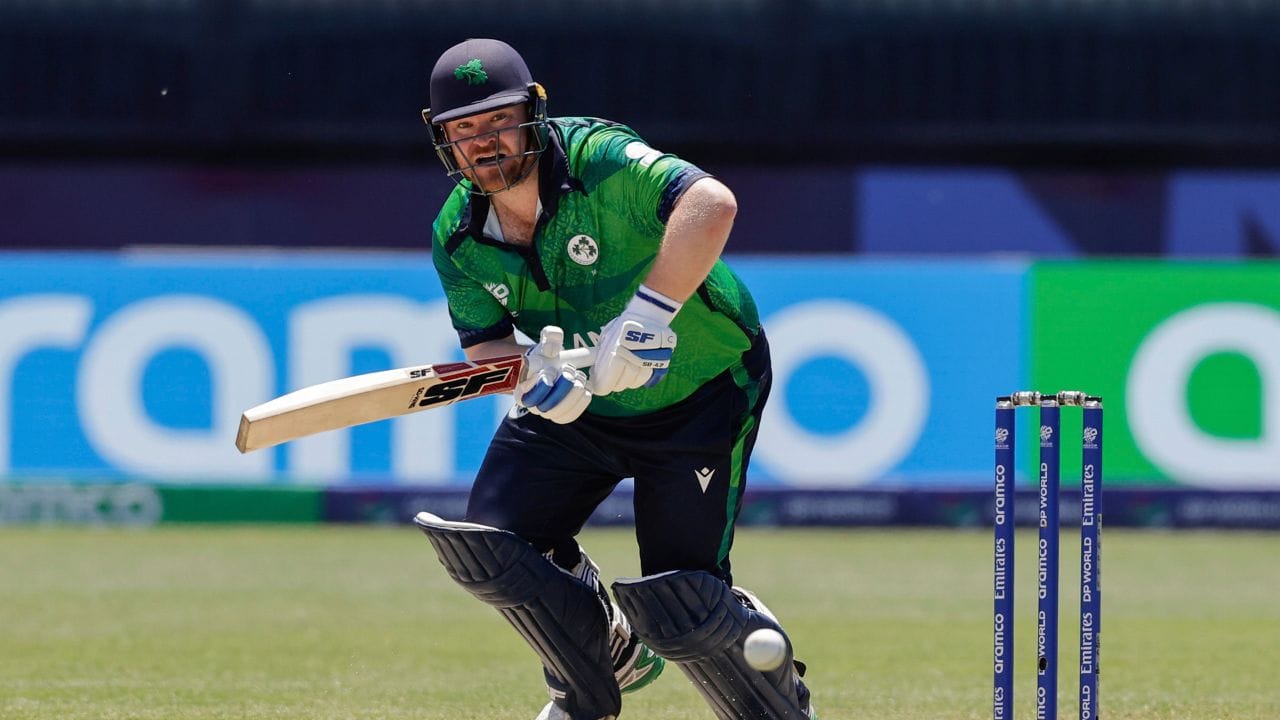 તેણે મિડલસેક્સ માટે અનુક્રમે 2010 અને 2011માં T20 માં ડેબ્યૂ કર્યું હતું, અને 2020માં લિસ્ટ A માં ડેબ્યૂ કર્યું હતું.