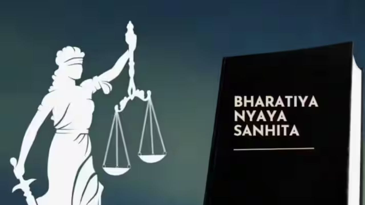 આ સિવાય પહેલા વીડિયો અથવા પોસ્ટની જાણ સંબંધિત સોશિયલ મીડિયા પ્લેટફોર્મ પર કરો. પછી તમે સરકારની cybercrime.gov.in વેબસાઇટ પર ફરિયાદ નોંધાવી શકો છો. ત્યાંથી, બધા પ્લેટફોર્મ પરથી વિડિઓ દૂર કરવાની પ્રક્રિયા શરૂ થાય છે. મહિલાઓ સાથે સંકળાયેલા કિસ્સાઓમાં, તાત્કાલિક કાર્યવાહી કરવામાં આવે છે.