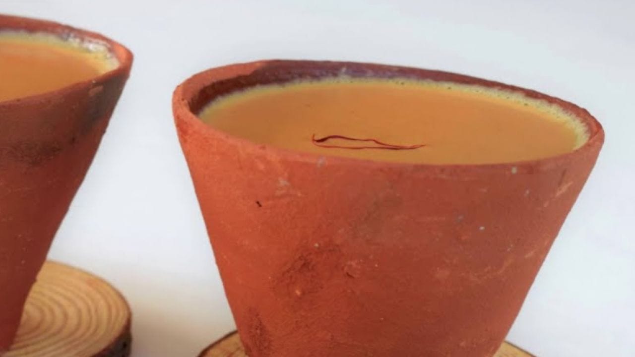 આ ચા માત્ર સ્વાદિષ્ટ જ નથી, પરંતુ સ્વાસ્થ્ય માટે પણ અત્યંત ફાયદાકારક માનવામાં આવે છે. તેમાં વપરાતા સ્વદેશી મસાલા તણાવ ઘટાડવામાં, થાક દૂર કરવામાં અને રોગપ્રતિકારક શક્તિ વધારવામાં મદદ કરે છે. શિયાળામાં શરીરને ગરમ રાખવા માટે રજવાડી ચા એક ઉત્તમ વિકલ્પ છે.