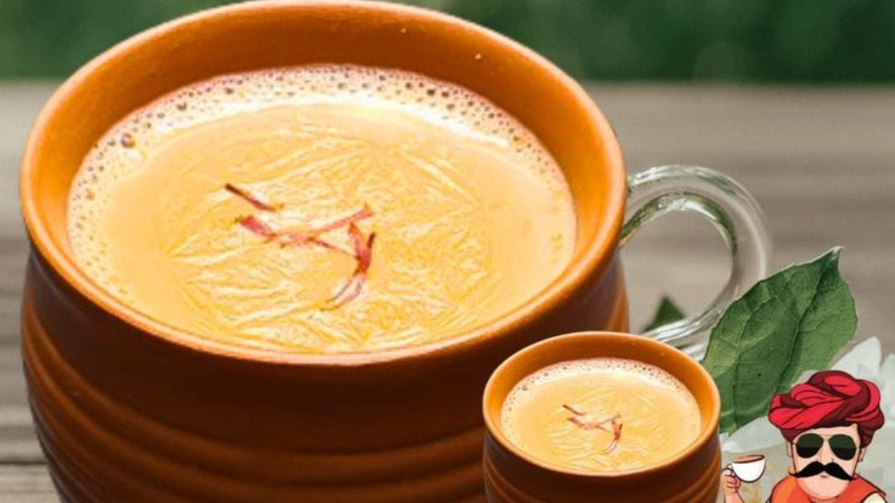 રજવાડી ચા શા માટે ખાસ છે? રજવાડી ચાની ખાસિયત એ છે કે તેમાં વપરાતા શાહી મસાલા અને સુગંધિત ઘટકો. કેસર, એલચી, તજ, જાયફળ અને સૂકા ગુલાબની પાંખડીઓ ચાને શાહી સ્વાદ અને સુગંધ આપે છે. આદુ અને કાળા મરી શરીરને અંદરથી ગરમ રાખે છે અને શિયાળામાં થતી સર્દી-ખાંસીમાં રાહત આપે છે. આ ચા મનને શાંત કરે છે અને દિવસભરના તણાવને દૂર કરવામાં મદદરૂપ થાય છે.