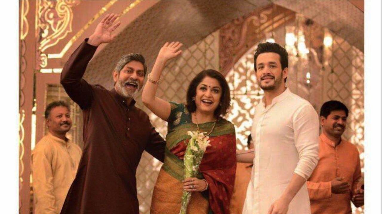  તેમની પહેલી હિન્દી ફિલ્મ પરંપરા (1993) હતી, ત્યારબાદ તેઓ અનેક હિન્દી ફિલ્મોમાં જોવા મળ્યા. 