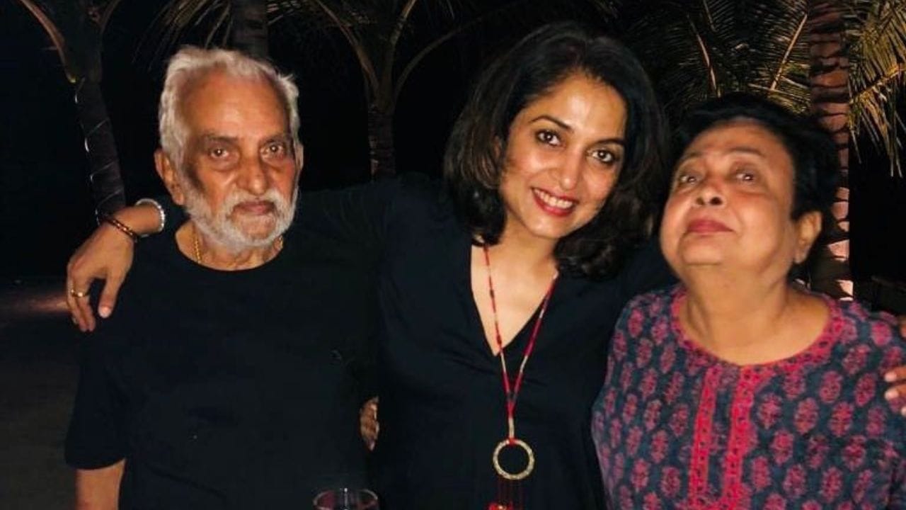 રિપોર્ટ અનુસાર, રામ્યા એક વર્ષમાં ફિલ્મોમાંથી જેટલી કમાણી કરે છે તેટલી જ કમાણી એક રિયલ એસ્ટેટ ડીલમાંથી પણ કરે છે.