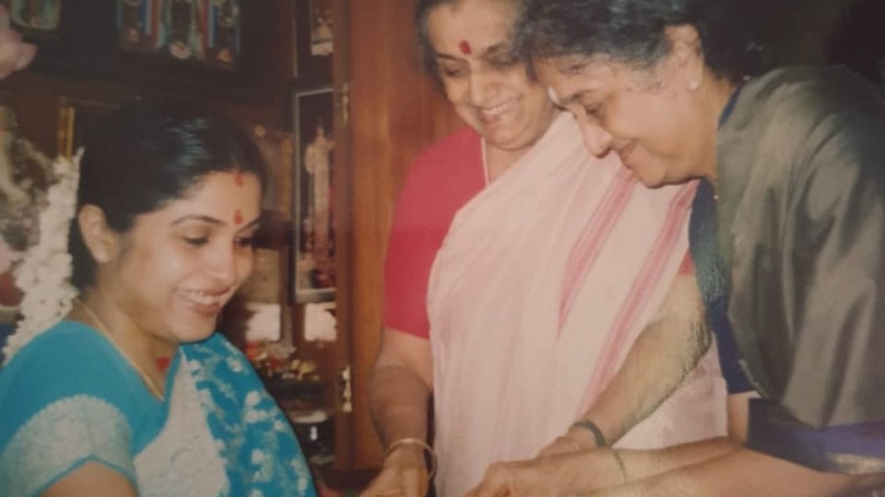 તે મલયાલમ, તેલુગુ, તમિલ, કન્નડ અને હિન્દી સિનેમામાં લગભગ 150 ફિલ્મોમાં કામ કરી ચૂકી છે. 