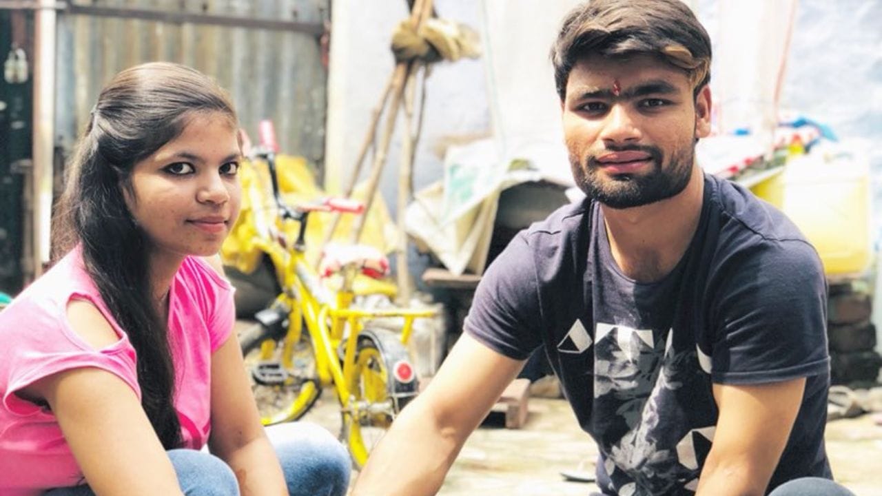 રિંકુ સિંહે 2021 ઇન્ડિયન પ્રીમિયર લીગમાં KKRની ટીમમાંથી રમવાનો હતો, પરંતુ ઘૂંટણની ઇજાને કારણે તે  બહાર થયો હતો અને તેમના સ્થાને ગુરકીરત માનને ટીમમાં લેવામાં આવ્યો હતો.