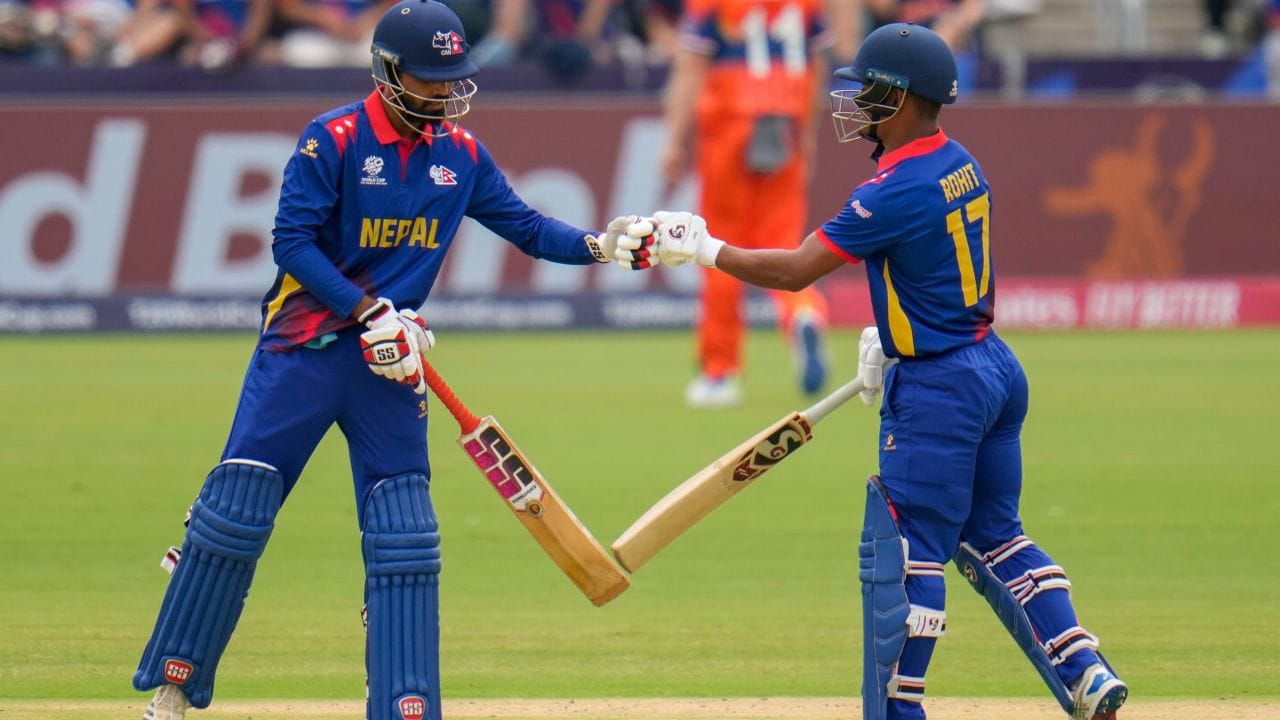 રોહિત કુમાર પૌડેલનો જન્મ 2 સપ્ટેમ્બર 2002 રોજ થયો છે. તે એક નેપાળી ક્રિકેટર છે અને નેપાળની નેશનલ ક્રિકેટ ટીમનો કેપ્ટન છે. તેમણે 8 ફેબ્રુઆરી 2018ના રોજ 2018 ICC વર્લ્ડ ક્રિકેટ લીગ ડિવિઝન ટુ ટુર્નામેન્ટમાં નેપાળ માટે લિસ્ટ Aમાં ડેબ્યૂ કર્યું હતું.