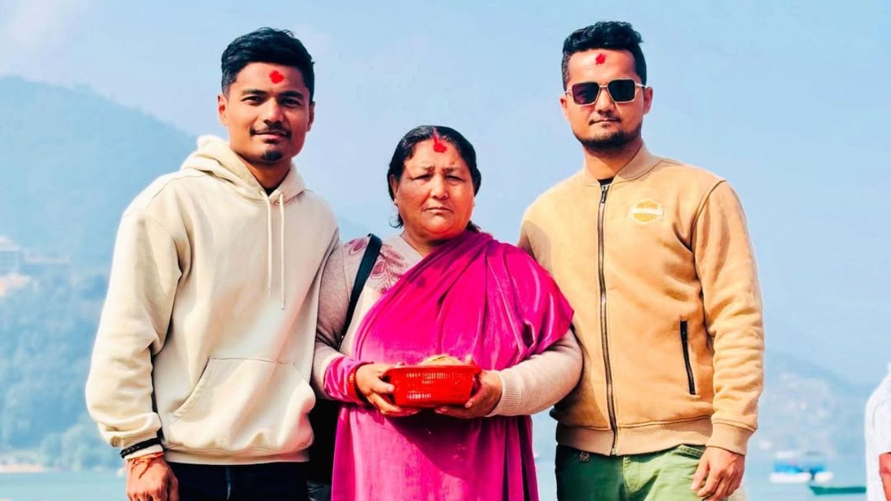 નેપાળ દ્વારા બાંગ્લાદેશમાં 2014 ICC વર્લ્ડ ટ્વેન્ટી20 રમ્યા પછી તેમને ક્રિકેટ રમવાની પ્રેરણા મળી હતી.જાન્યુઆરી 2019માં, પૌડેલ આંતરરાષ્ટ્રીય ક્રિકેટમાં અડધી સદી ફટકારનાર સૌથી નાની ઉંમરનો પુરુષ ક્રિકેટર બન્યો હતો.