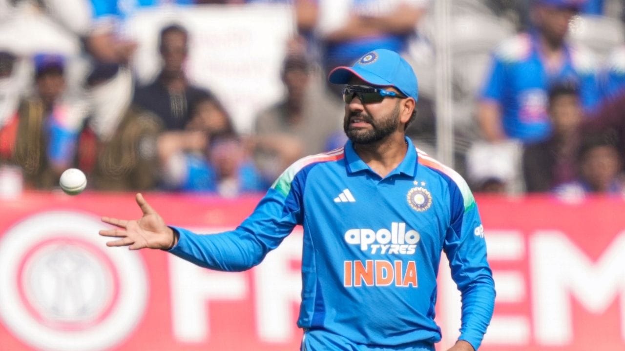  રોહિત શર્મા જો બીજી વનડેમાં સદી ફટકાવવામાં સફળ રહે છે. તો તેના નામે ભારતીય ઓપનર તરીકે સૌથી વધારે સદીનો રેકોર્ડ બની જશે.