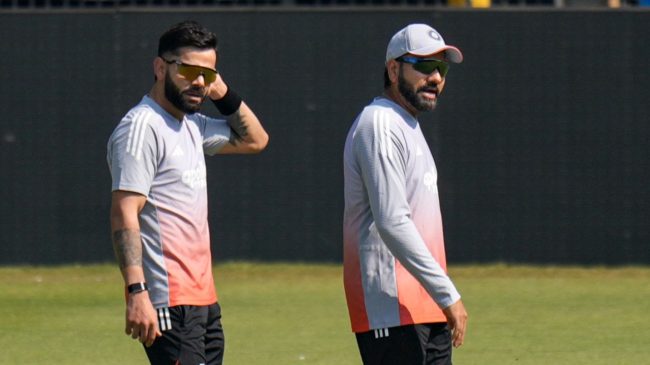 IND vs NZ : ટીમ ઈન્ડિયા આજે ન્યુઝીલેન્ડ વિરુદ્ધ વનડે સીરિઝની ત્રીજી અને છેલ્લી મેચ રમશે. આ મેચ ફરી એક વખત બધાની નજર રોહિત શર્મા અને વિરાટ કોહલી પર રહેશે. બંન્ને ખેલાડીઓ માત્ર વનડે ફોર્મેટમાં જ રમતા જોવા મળે છે.આવી સ્થિતિમાં, હિટમેન અને કિંગ આગામી 6 મહિના સુધી આંતરરાષ્ટ્રીય ક્રિકેટમાં જોવા મળશે નહીં.