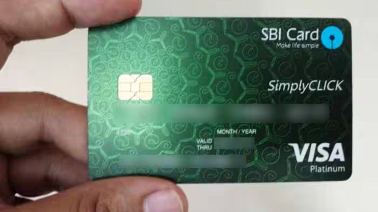 SBI ના મતે, ATM અને ADWM (ઓટોમેટેડ ડિપોઝિટ-કમ-વિથડ્રોઅલ મશીનો) પર વસૂલવામાં આવતી ઇન્ટરચેન્જ ફીમાં વધારો થયો છે. આ કારણે બેંકને તેના સર્વિસ ચાર્જમાં સુધારો કરવાની ફરજ પડી છે. ઇન્ટરચેન્જ ફી એ રકમ છે જે એક બેંકે બીજી બેંકના ATM નો ઉપયોગ કરવા માટે ચૂકવવી પડે છે. આ વધેલો ખર્ચ હવે ગ્રાહકો પર નાખવામાં આવી રહ્યો છે.
