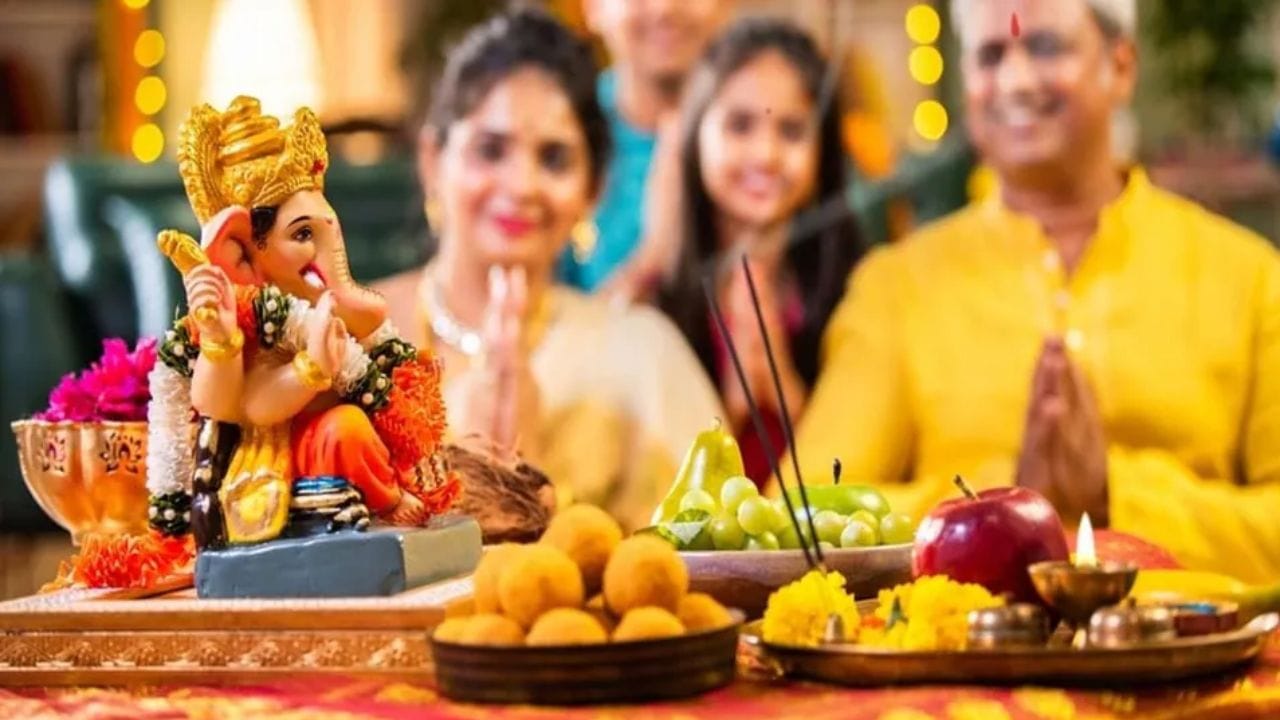 વધુમાં, પ્રીતિ યોગનો પ્રભાવ દિવસભર રહેશે, અને આયુષ્માન યોગ રાત્રે 8:21 વાગ્યા પછી શરૂ થશે. દૃક પંચાંગ મુજબ, આશ્લેષા નક્ષત્ર બપોરે 12:17 વાગ્યા સુધી રહે છે, ત્યારબાદ માઘ નક્ષત્ર શરૂ થશે.