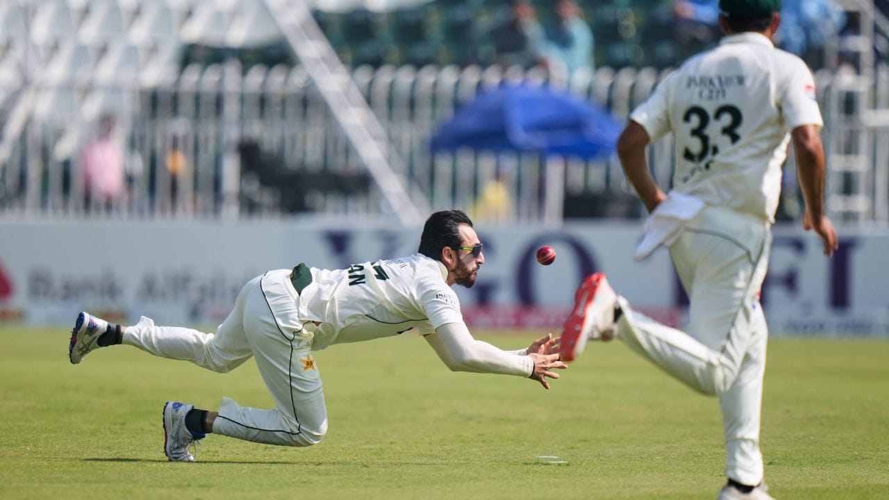 માર્ચ 2021માં તેમને ફરીથી પાકિસ્તાનની ટેસ્ટ ટીમમાં સ્થાન આપવામાં આવ્યું હતુ.જૂન 2021માં સલમાનને ઇંગ્લેન્ડ સામેની સીરિઝ માટે પાકિસ્તાનની વન ડે ઇન્ટરનેશનલ (ODI) ટીમમાં સ્થાન આપવામાં આવ્યું હતુ.