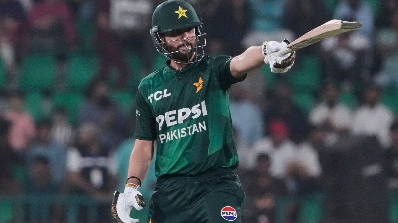 જૂન 2022માં, તેમને શ્રીલંકામાં બે મેચની સીરિઝ માટે પાકિસ્તાનની ટેસ્ટ ટીમમાં સ્થાન આપવામાં આવ્યું. 