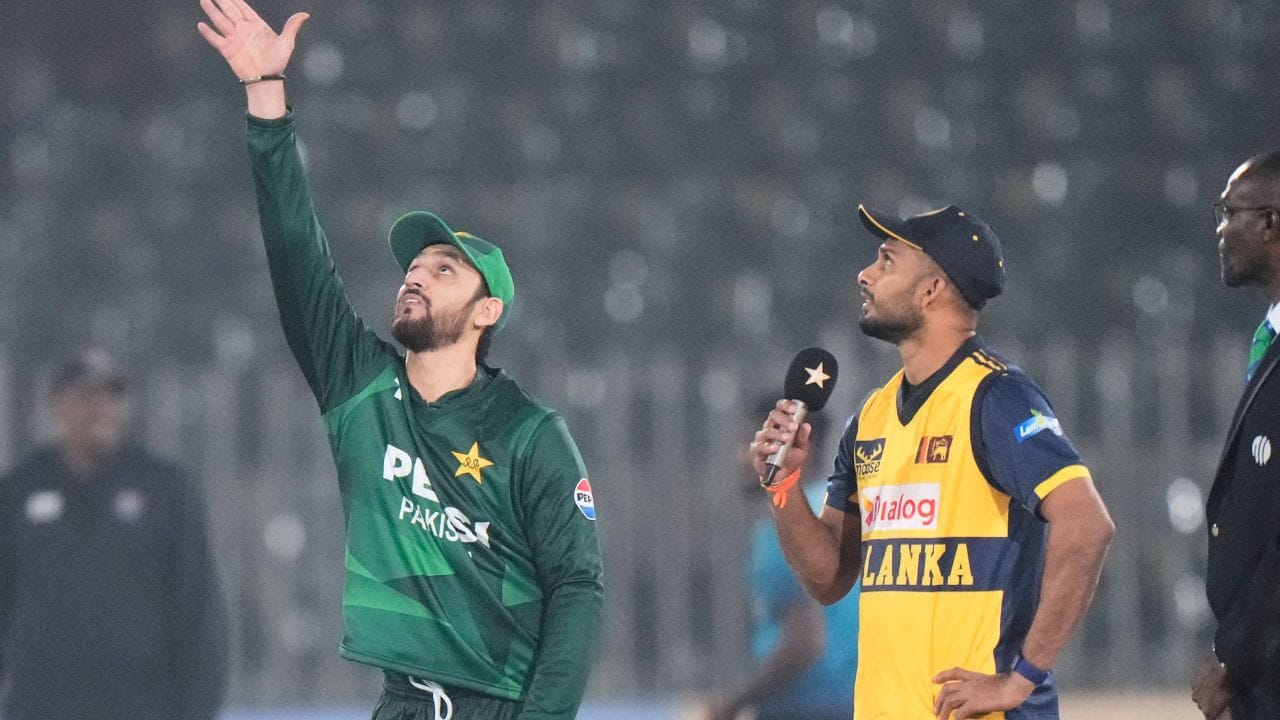 તેણે જુલાઈ 2022માં પાકિસ્તાન ક્રિકેટ ટીમ માટે આંતરરાષ્ટ્રીય ક્રિકેટમાં પ્રવેશ કર્યો હતો, અને હાલમાં તે ટૂંકા ફોર્મેટમાં પાકિસ્તાન ક્રિકેટ ટીમનો કેપ્ટન છે.