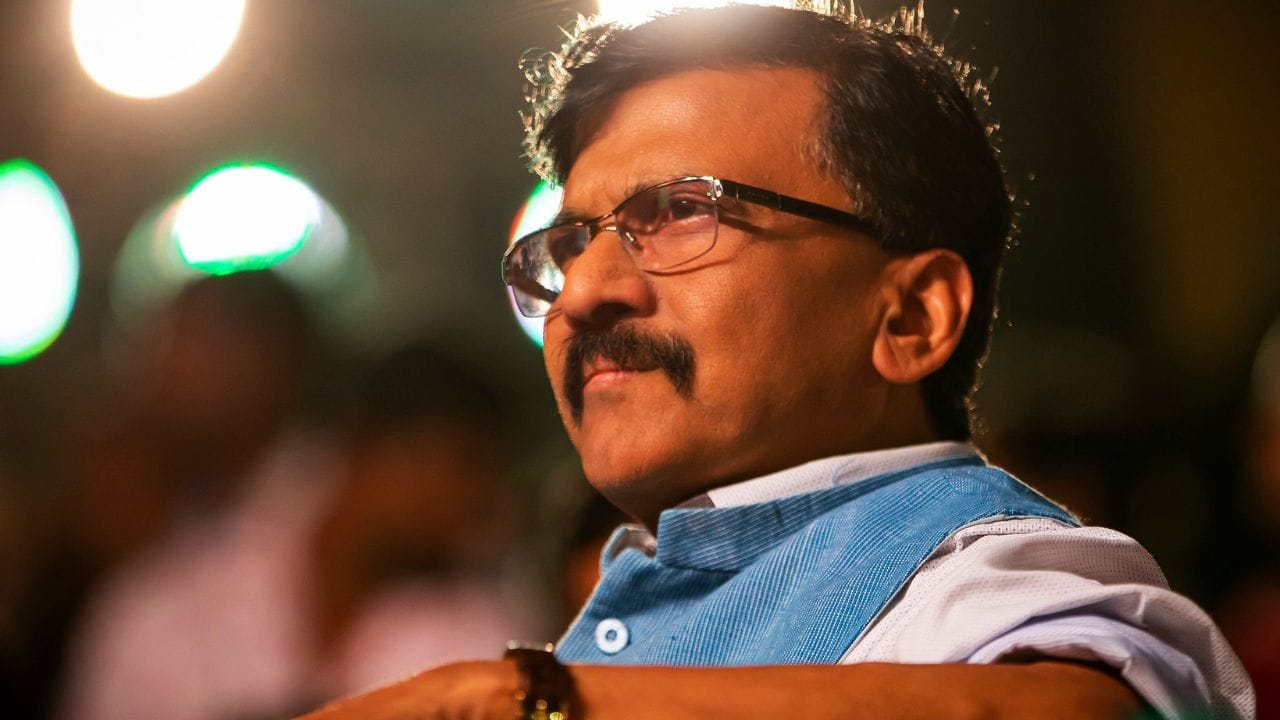 એપ્રિલ 2015માં તેમણે એમ કહીને વિવાદ ઉભો કર્યો કે મુસ્લિમોના મતદાન અધિકારો કેટલાક વર્ષો માટે રદ કરવા જોઈએ જેથી સમુદાયનો ઉપયોગ વોટ બેંક રાજકારણ માટે ન થાય.