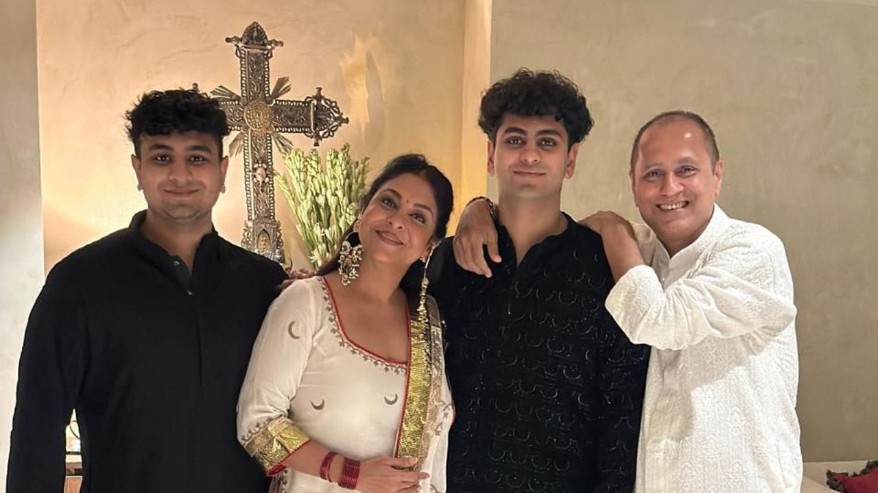 શેફાલી શાહે 1994માં હર્ષ છાયા સાથે લગ્ન કર્યા હતા. તેઓ 1996ના ટીવી શો "હસરતેં" માં સાથે દેખાયા હતા અને તેમની જોડી ખૂબ જ પસંદ કરવામાં આવી હતી. જોકે, 2000માં તેમના છૂટાછેડા થયા હતા. 