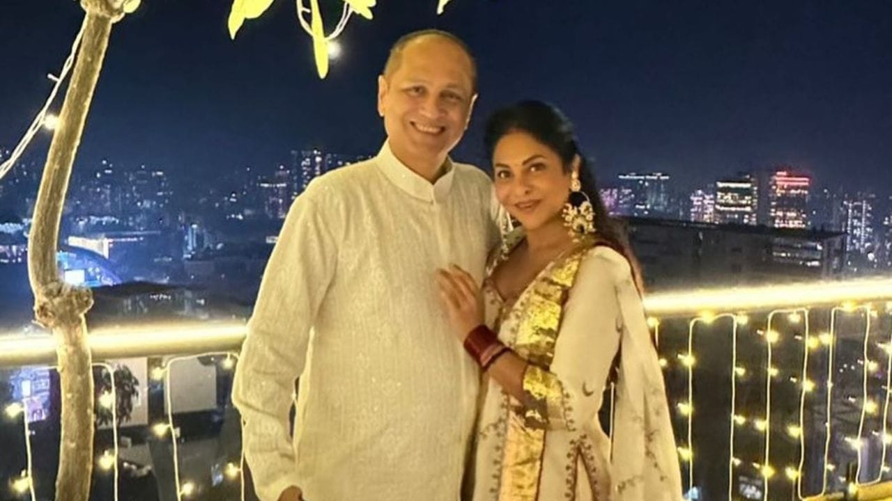 તેમનો પરિવાર મુંબઈના સાન્ટા ક્રુઝમાં RBI ક્વાર્ટર્સમાં રહેતો હતો, જ્યાં તેમણે આર્ય વિદ્યા મંદિર સ્કૂલમાં અભ્યાસ કર્યો હતો. શેફાલી શાહને બે પુત્રો છે, આર્યમન અને મૌર્ય.