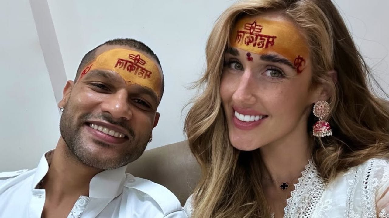 લગ્નની તૈયારીઓ પહેલા જ શરુ થઈ ચૂકી છે. બંન્ને નવી શરુઆત કરવા માટે ખુબ જ ખુશ છે. લગ્નનની તૈયારીઓમાં શિખર ધવન ખુબ જ ખુશ છે. કપલના લગ્નની અટકળો છેલ્લા કેટલાક સમયથી ચાલી રહી છે.