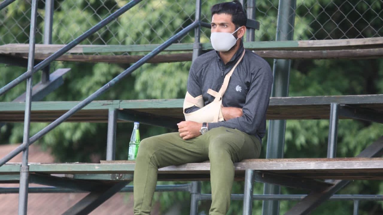 સિકંદર રઝા ઝિમ્બાબ્વેનો સ્ટાર ખેલાડી છે,  ટી20 વર્લ્ડકપમાં ઝિમ્બાબ્વે ટીમનો કેપ્ટન પણ છે, પરંતુ ઓછા લોકો એ જાણતા હશે કે ઝિમ્બાબ્વેના આ ઓલરાઉન્ડર ખેલાડીનું પાકિસ્તાન કનેક્શન છે. રઝાનો જન્મ 24 એપ્રિલ 1986ના રોજ પાકિસ્તાનના સિયાલકોટમાં થયો