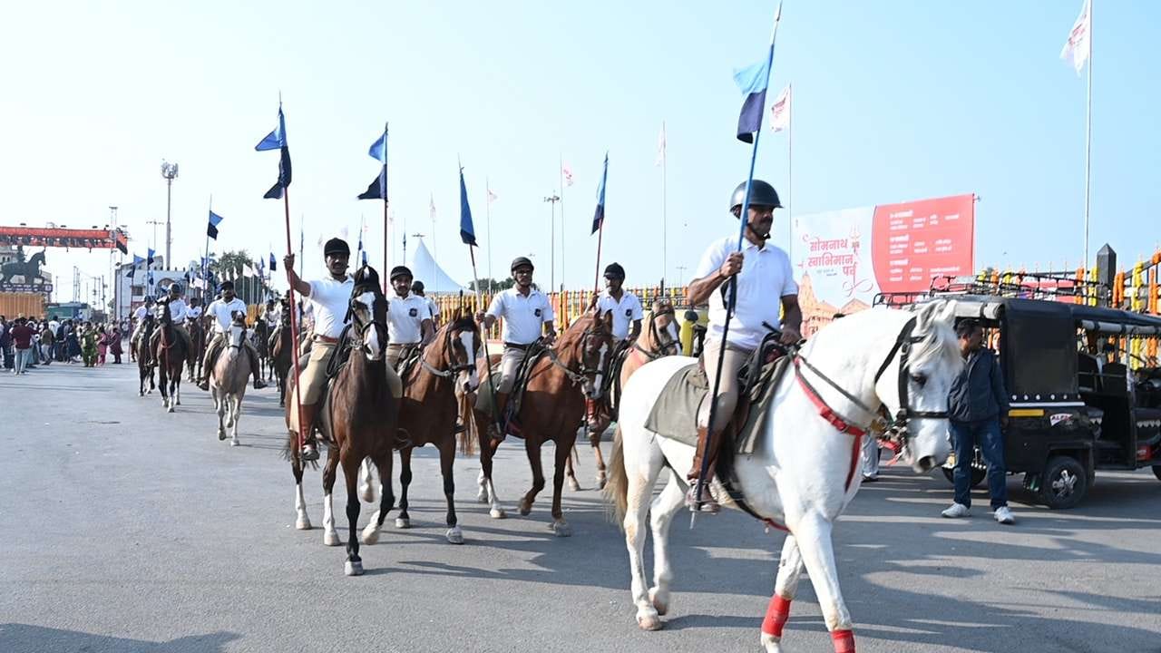 આ શોર્ય યાત્રામાં પારંપરિક વેશભૂષામાં ગુજરાત પોલીસ અશ્વદળના 108 ઘોડે સવારો ભાગ લેશે. 