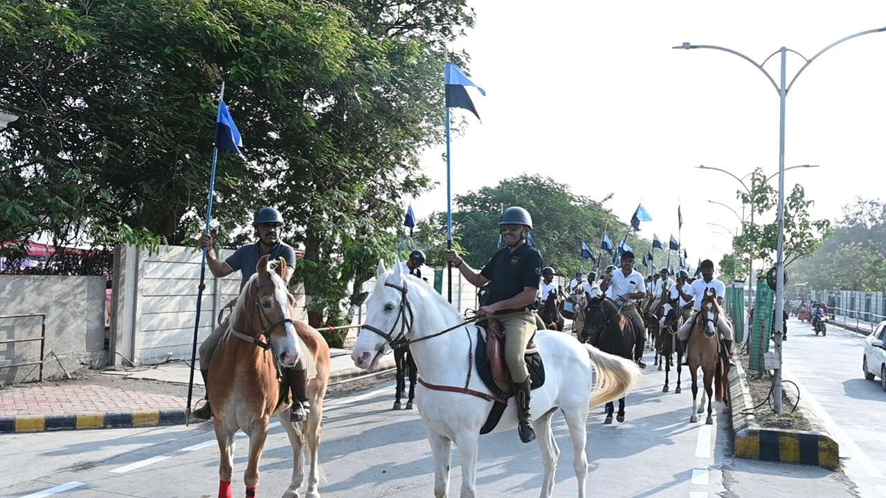 આજે સોમનાથ ખાતે યોજાયેલા રિહર્સલમાં અશ્વસાવરોના ' જય સોમનાથ - હર હર મહાદેવ' ના નાદથી વાતાવરણ ગુંજી ઉઠ્યું હતું.