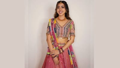 "તારક મહેતા કા ઉલ્ટા ચશ્મા" ફેમ ઝીલ મહેતા આ દિવસો ચર્ચામાં છે. થોડા સમય પહેલા જ તેણે તેના બોયફ્રેન્ડ આદિત્ય સાથે લગ્ન કરીને ચાહકો સાથે ખુશખબર શેર કરી છે. શોમાં "સોનુ" નું પાત્ર ભજવનાર ઝીલ લાંબા સમયથી દૂર છે, તેમ છતાં તે ચાહકોના હૃદયમાં, ખાસ કરીને સોશિયલ મીડિયા પર સતત હાજર રહે છે. હવે, 28 વર્ષીય યુવતીએ એક એવો ખુલાસો કર્યો છે જેનાથી ચાહકોમાં તેના માટે આદર અને પ્રેમમાં વધુ વધારો થયો છે. ત્યારે શું ઝીલ તારક મહેતા શોમાં પાછી આવી રહી છે કે નહીં ચાલો જાણીએ