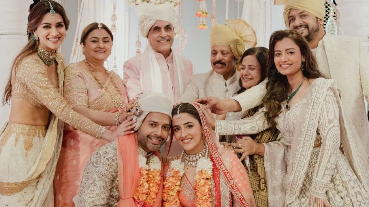 સ્ટેબિન નુપુર કરતા ફક્ત નવ મહિના મોટો છે. તેઓ સરખી ઉંમરના છે, તેથી તેમની વચ્ચે ઉંમરનો મોટો તફાવત નથી. બંન્ને 32 વર્ષના છે. નુપુરની નેટવર્થ 16 થી 17 કરોડ છે.