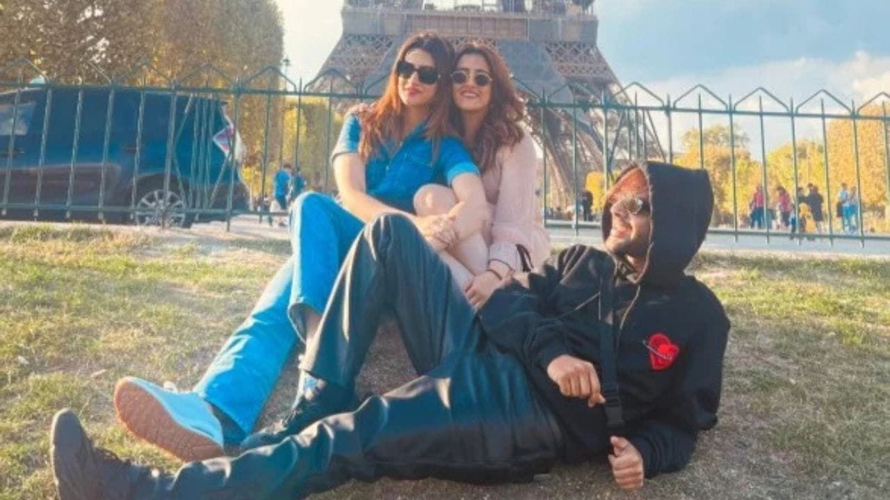 તેઓ "થોડા થોડા પ્યાર" અને "રુલા કે ગયા ઇશ્ક" જેવા સિંગલ્સ માટે પણ ફેમસ છે. સ્ટેબીન સ્ટેજ શો અને કોન્સર્ટ પણ કરે છે. તેમણે દેશ અને દુનિયાભરમાં કુલ 1,000 શો કર્યા છે.