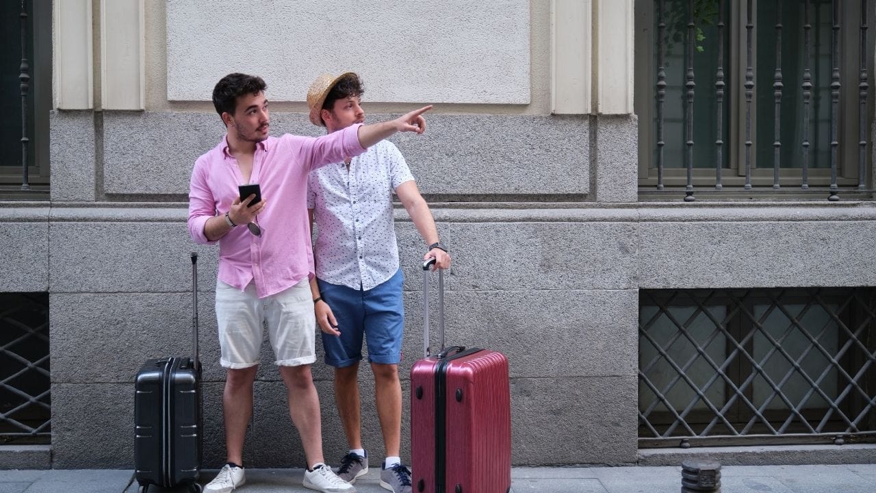 વિદ્યાર્થીઓએ શિષ્યવૃત્તિ માટે ઓનલાઈન અરજી કરવી આવશ્યક છે. યુનિવર્સિટી વિદ્યાર્થીઓને અરજી કરતા પહેલા તેમની પાત્રતા તપાસવાની સલાહ આપે છે.