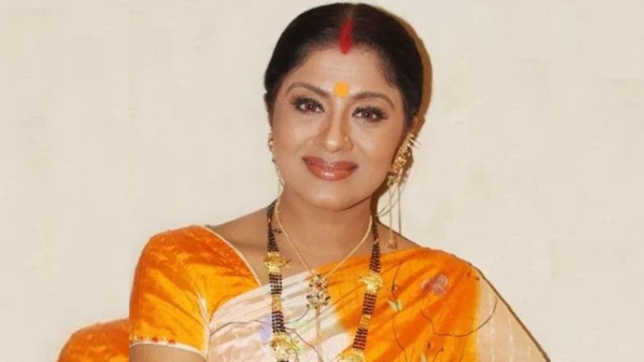 અભિનેત્રીની વાત કરીએ તો, તે માલામાલ વીકલી, શોલા ઔર શબનમ, ઈમ્તેહાન પ્યાર કી, હમ આપકે દિલ મેં રહેતે હૈ, ઈન્સાફ કી દેવી, અનુભવ, યે ફાસલે, સેલ્યુટ, સિફર અને મિલન જેવી ફિલ્મોમાં જોવા મળી છે.