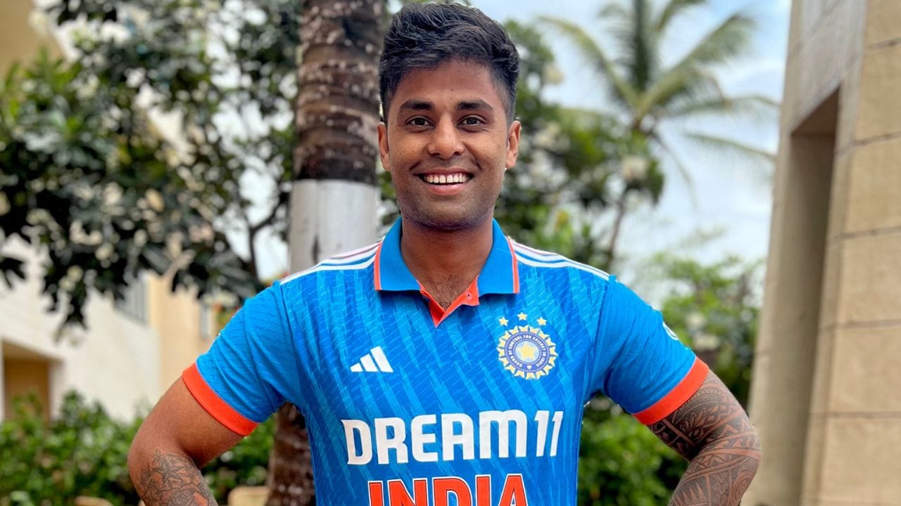 ભારતીય ક્રિકેટ ટીમ આજે ન્યુઝીલેન્ડ વિરુદ્ધ પહેલી ટી20 મેચમાં ટકરાશે. આ મેચમાં સૂર્યકુમાર યાદવ એક મોટો રેકોર્ડ તોડશે.આવું કરનાર તે દેશનો ચોથો ખેલાડી બનશે.