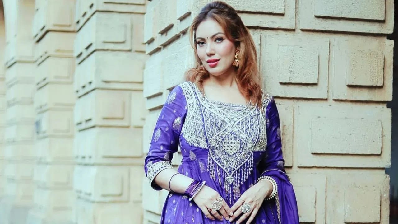 જ્યારે અભિનેત્રીને પૂછવામાં આવ્યું કે તેને કયા પ્રકારનો પુરુષ પસંદ છે, ત્યારે તેણે સ્પષ્ટ શબ્દોમાં કહ્યું કે, “સારો દેખાવ, લોયલ, સમજણ, આર્થિક સ્થિરતા અને સારી વાતચીત કરવાની કુશળતા – આ બધું મારા માટે ખૂબ જ મહત્વપૂર્ણ છે. હું પોતે જૂઠું બોલતી નથી, તેથી હું પુરુષમાં પણ આ બધા ગુણો શોધું છું.”