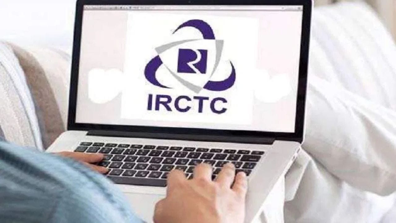 IRCTC ટિકિટ એજન્ટ બનવા માટે 1 વર્ષની રજિસ્ટ્રેશન ફી 3,999 રૂપિયા અને 2 વર્ષની ફી 6,999 રૂપિયા છે. ફી સબમિટ કર્યા બાદ તમને એજન્ટ તરીકેનું રજિસ્ટ્રેશન સર્ટિફિકેટ મળી જશે. આ સર્ટિફિકેટ દ્વારા તમે અધિકૃત ટિકિટ એજન્ટ તરીકે કામ શરૂ કરી શકો છો.