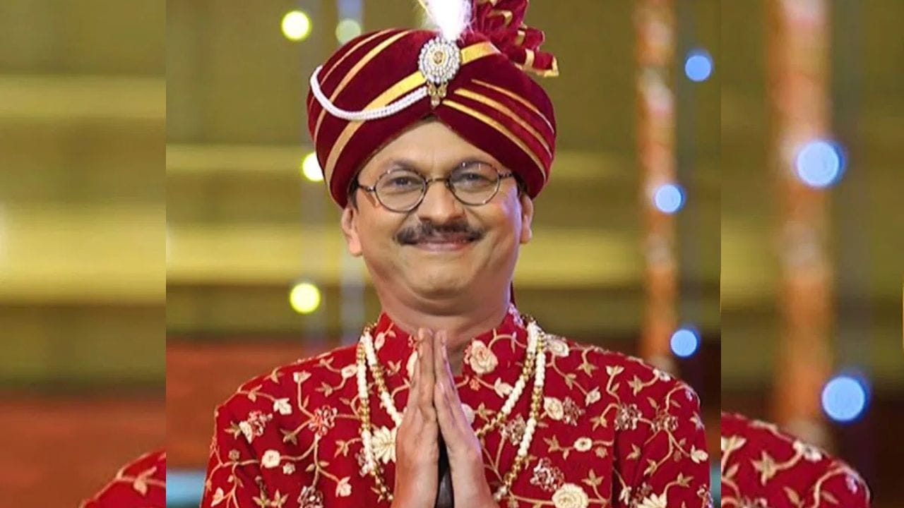  તેની લાઈફમાં એનએલડીનો મહ્તવનો રોલ રહ્યો છે. શ્યામ પાઠકનું આખું નામ શ્યામ નવનીત ભાઈ પાઠક છે. અભ્યાસ કરતી વખતે તેની મુલાકાત રેશમી સાથે થઈ હતી.