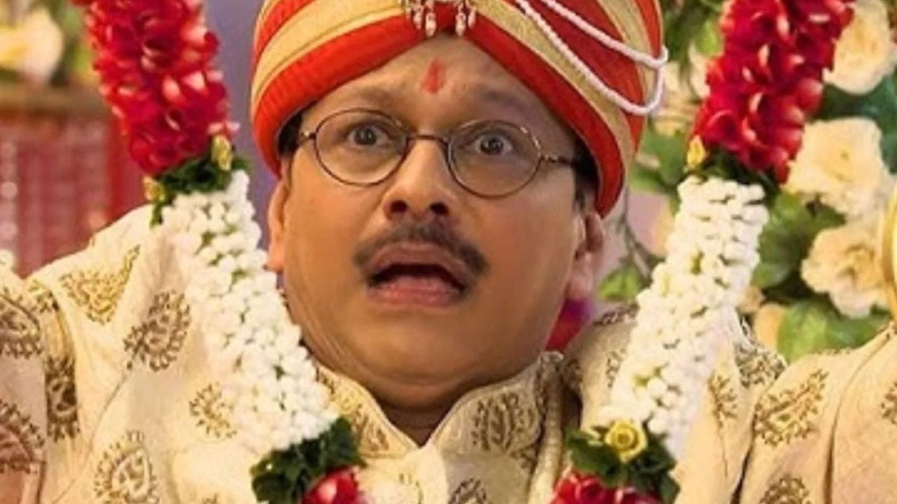 શ્યામ પાઠક ચાર્ટેડ એકાઉન્ટેડ હતા, તેમજ ઈન્સ્ટિટ્યુટ ઓફ ચાર્ટેડ અકાઉન્ટસ ઓફ ઈન્ડિયામાં અભ્યાસ પણ કરતા હતા ત્યારે આ અભ્યાસ છોડી એનએસડીમાં એડમિશન લીધું હતુ. કારણ કે, તેઓ અભિનેતા બનવા માંગતા  હતા. અહી શ્યામની મુલાકાત રેશમી સાથે થઈ હતી. જે તેની સાથે અભ્યાસ કરતી હતી.