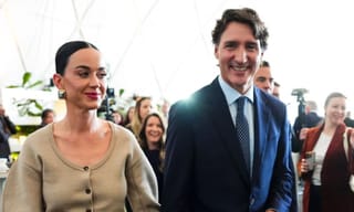 દાવોસમાં ગર્લફ્રેન્ડ કેટી પેરી અને કેનેડાના પૂર્વ પીએમ જસ્ટિન ટ્રુડોના આંખોના ઈશારા થયા વાયરલ- જુઓ Video