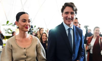 દાવોસમાં ગર્લફ્રેન્ડ કેટી પેરી અને કેનેડાના પૂર્વ પીએમ જસ્ટિન ટ્રુડોના આંખોના ઈશારા થયા વાયરલ- જુઓ Video