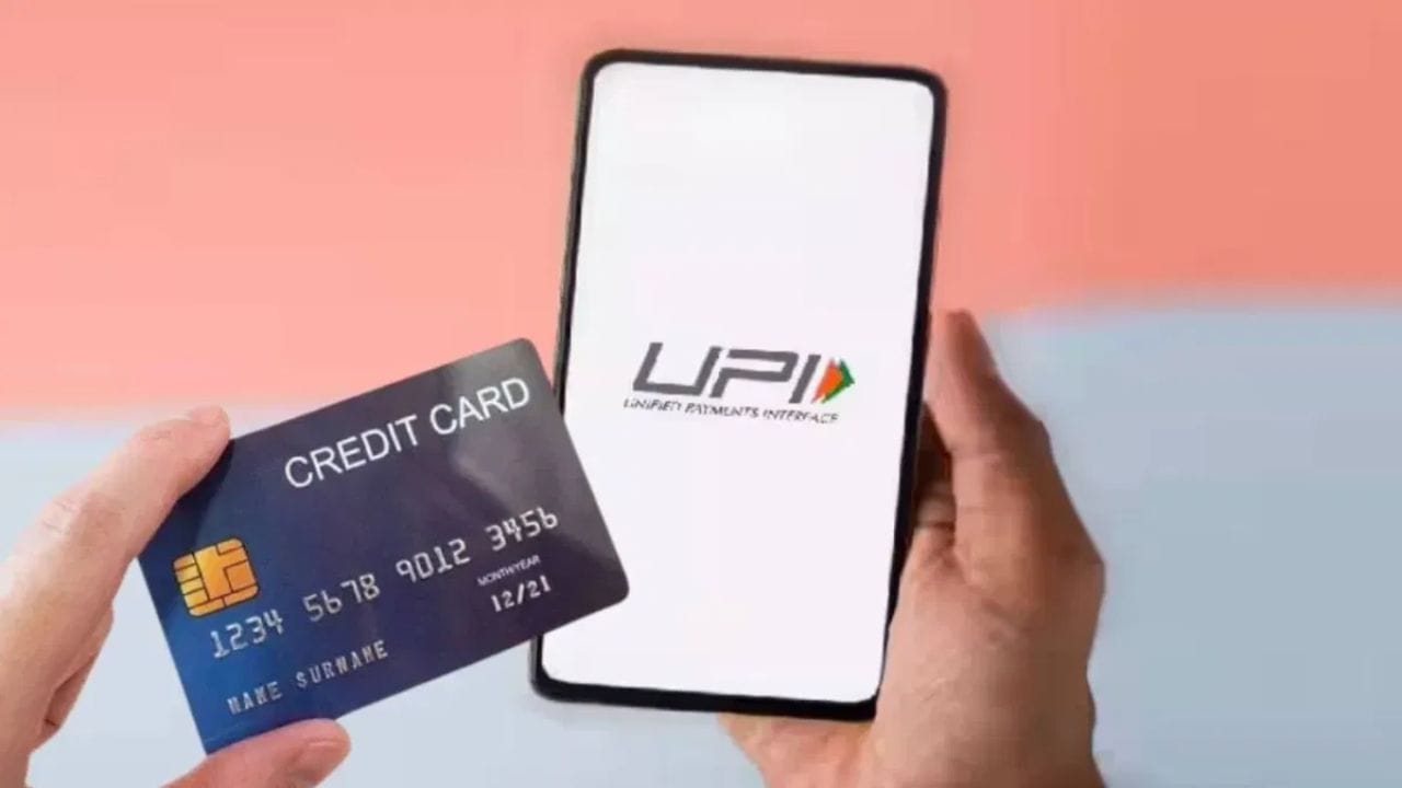 સરળ શબ્દોમાં કહીએ તો, તમે ક્રેડિટ કાર્ડની જેમ જ UPI એપ દ્વારા પણ નાના-મોટા ખર્ચ માટે 5,000 રૂપિયા સુધીની ક્રેડિટ લાઇન એટલે કે લોન લઈ શકશો. UPI ક્રેડિટ લાઇનની ખાસ વાત એ છે કે, તમને ક્રેડિટ કાર્ડની જેમ જ આના પર વ્યાજમુક્ત સમયગાળો (interest-free period) મળશે. ટૂંકમાં, તમને વ્યાજ વગર પૈસા પાછા આપવા માટે સમય આપવામાં આવશે. 