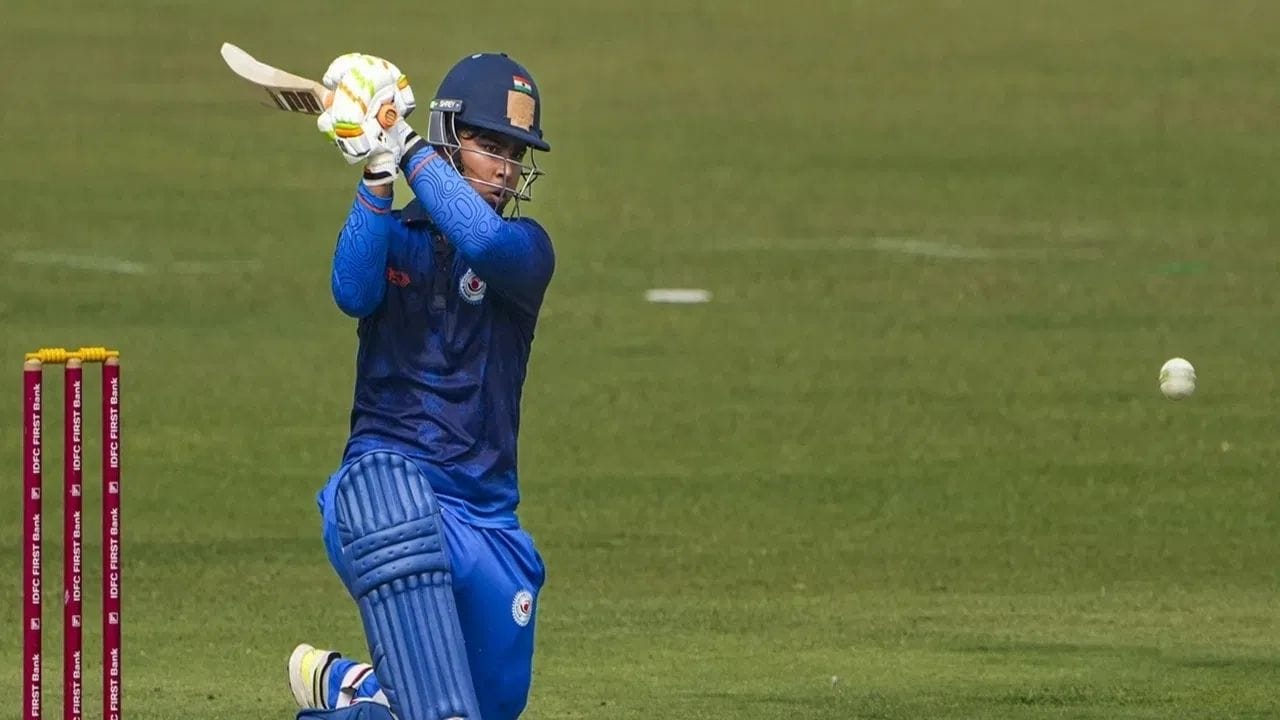 વૈભવ 2026 ની પહેલી જ મેચમાં વિશ્વ રેકોર્ડ તોડશે. વૈભવ મેદાનમાં ઉતરતાની સાથે જ એક ઐતિહાસિક સીમાચિહ્ન હાંસલ કરશે. ભારત અને દક્ષિણ આફ્રિકા વચ્ચેની અંડર-19 ODI શ્રેણી શનિવાર, 3 જાન્યુઆરીથી શરૂ થશે.