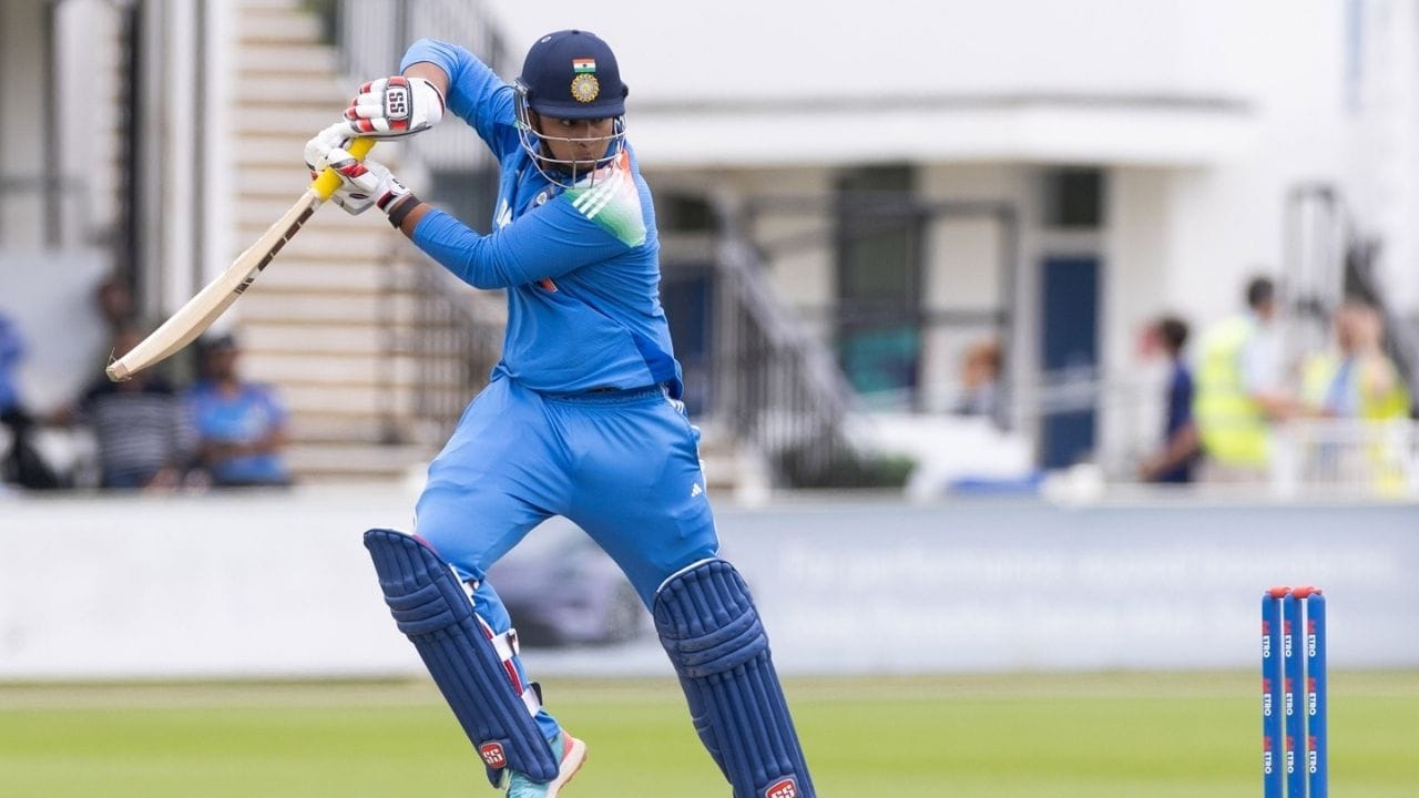 વૈભવ અંડર-19 ભારતીય ટીમનું નેતૃત્વ કરશે અને ટીમ દક્ષિણ આફ્રિકા સામે કુલ ત્રણ વનડે રમશે. બંને ટીમો 3 થી 7 જાન્યુઆરી દરમિયાન એક રોમાંચક વનડે શ્રેણી રમશે.