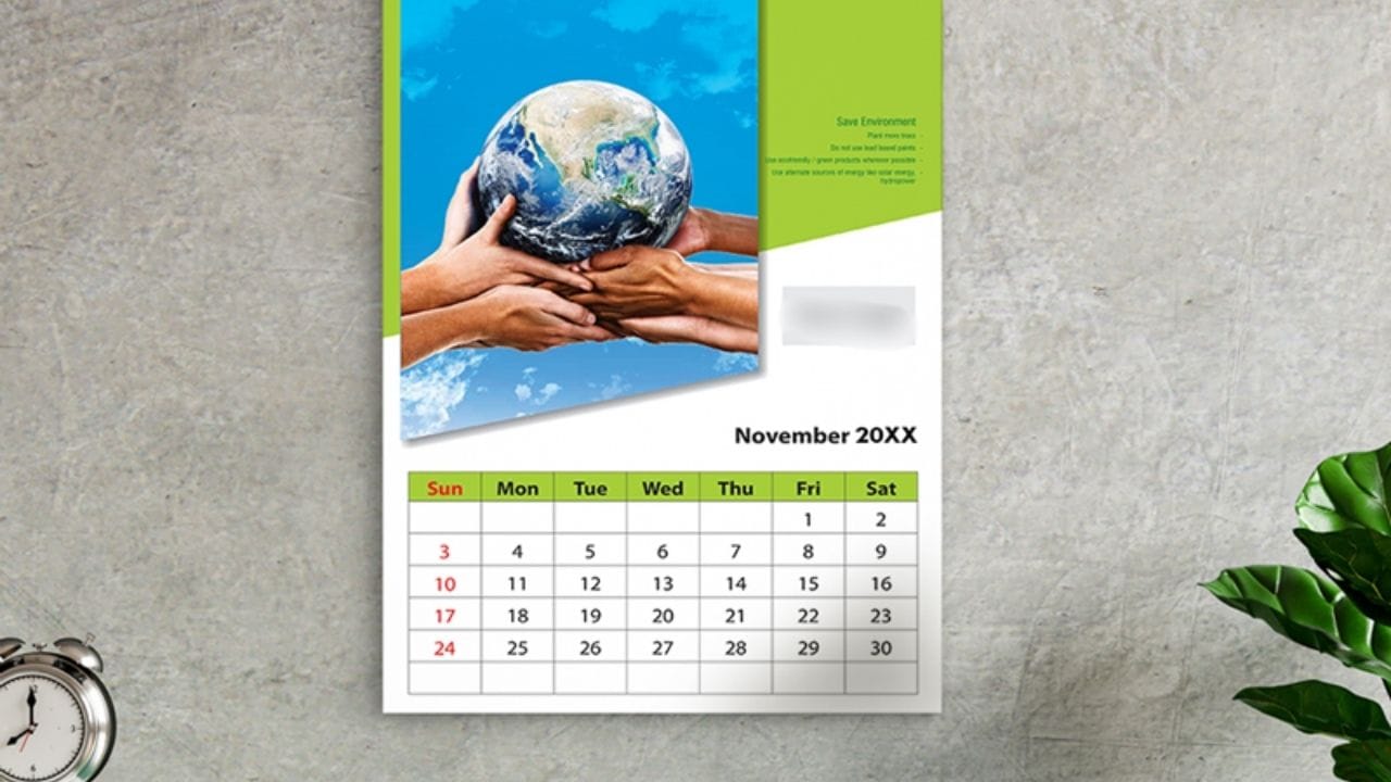 વાસ્તુ શાસ્ત્ર અનુસાર દિવાલ પર કેલેન્ડર લટકાવવાની દિશા ખૂબ જ મહત્વપૂર્ણ છે. ખોટી રીતે કેલેન્ડર લટકાવવાથી જીવન પર પ્રતિકૂળ અસર પડી શકે છે. જોકે તેને યોગ્ય દિશામાં લટકાવવાથી સારા નસીબ, સફળતા અને સમૃદ્ધિ મળે છે.
