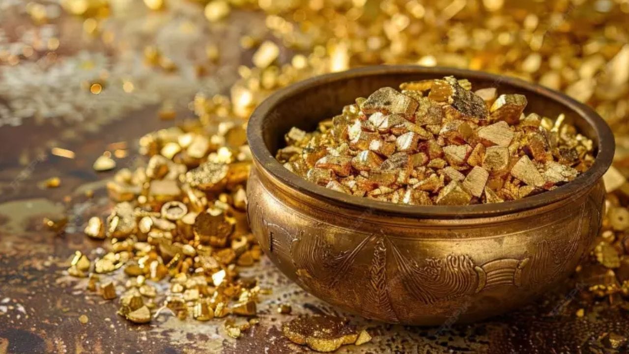 વેનેઝુએલાની પરેશાની એ છે કે તે ગરીબ નથી, પરંતુ તેની સિસ્ટમે તેને લાચાર બનાવી દીધી છે. તે વિશ્વના એવા થોડા દેશોમાંનો એક છે જેણે બંને હાથે પોતાની સંપત્તિનો ભરપૂર ઉપયોગ કર્યો છે. આ દેશ વિશ્વના ક્રૂડ ઓઇલ ભંડારનો 17% હિસ્સો ધરાવે છે. સત્તાવાર દાવાઓ અનુસાર, ફક્ત તેલ જ નહીં, વેનેઝુએલા પાસે ઓરિનોકો માઇનિંગ આર્ક નીચે દટાયેલા 8,000 ટનથી વધુ સોનું, હીરા અને બોક્સાઇટનો વિશાળ ભંડાર છે.