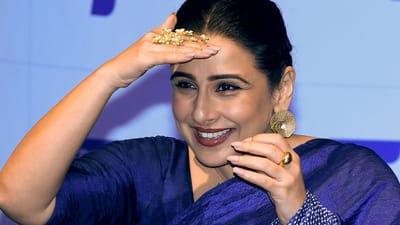 બોલિવુડ અભિનેત્રી વિદ્યા બાલન પોતાના શાનદાર અભિનયની સાથે ચાહકોના દિલ પર રાજ કરી રહી છે. ફિલ્મમાં પોતાના સંજીદા અભિનયથી અભિનેત્રીએ બોલિવુડમાં એક અલગ ઓળખ બનાવી છે.