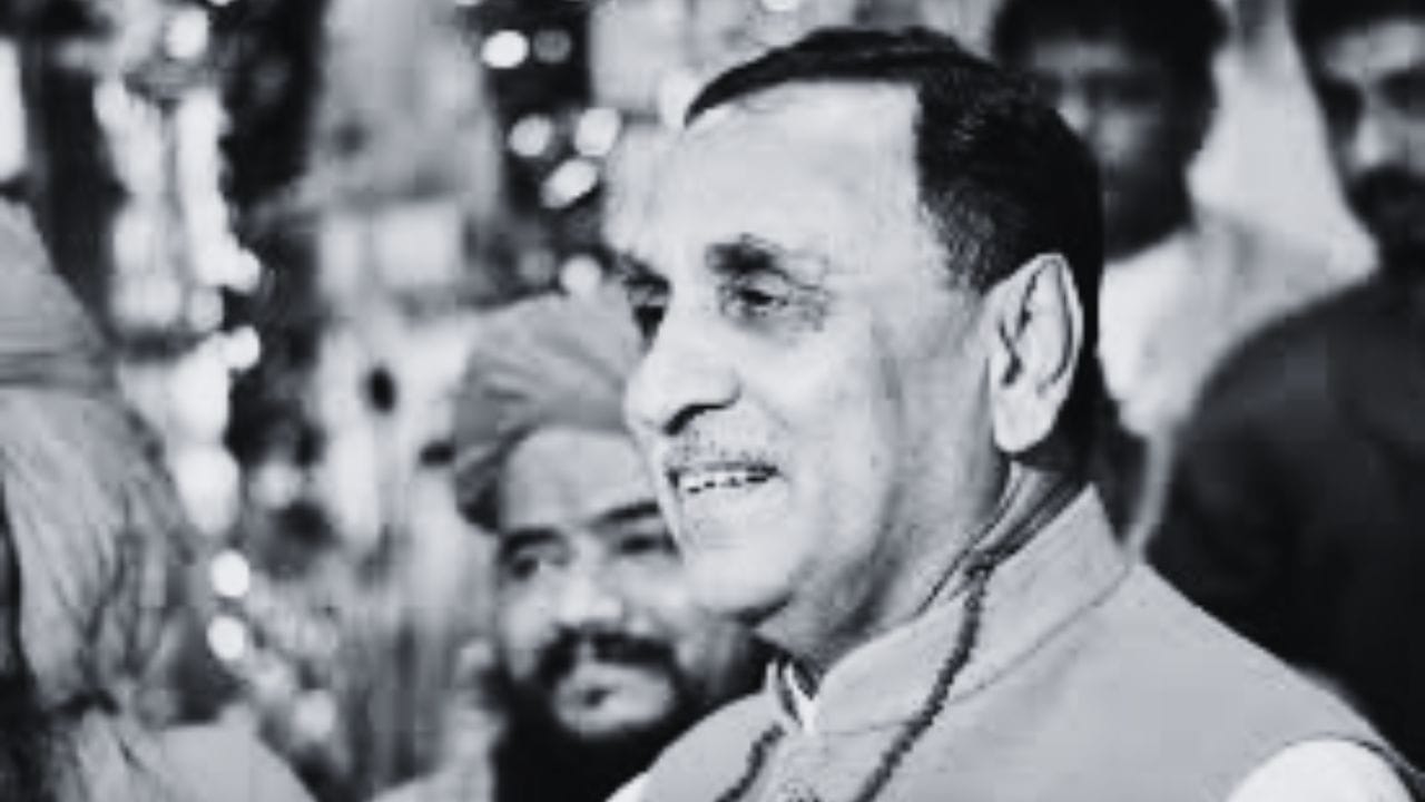 વિજય રૂપાણી : ગુજરાતના ભૂતપૂર્વ મુખ્યમંત્રી વિજય રૂપાણીનું 12 જૂન 2025ના રોજ અમદાવાદથી ઉડાન ભર્યા બાદ એર ઈન્ડિયા વિમાન દુર્ઘટનામાં અવસાન થયું હતું. તેમના નિધનથી ગુજરાત સહિત સમગ્ર દેશમાં શોક વ્યક્ત કરવામાં આવ્યો હતો.