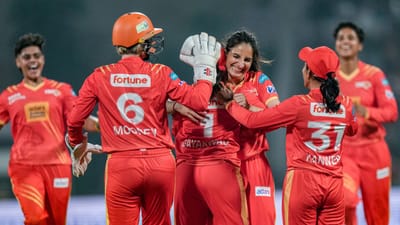 વુમન્સ પ્રીમિયર લીગ 2026ની ચોથી સીઝનની શરુઆત 9 જાન્યુઆરીથી થઈ ચૂકી છે. આ સીઝન 5 ટીમ વચ્ચે રમાશે. જેમાં 28 દિવસમાં કુલ 22 મેચ રમાશે. આ દરમિયાન ડબલ હેડરની મેચ પણ જોવા મળશે.