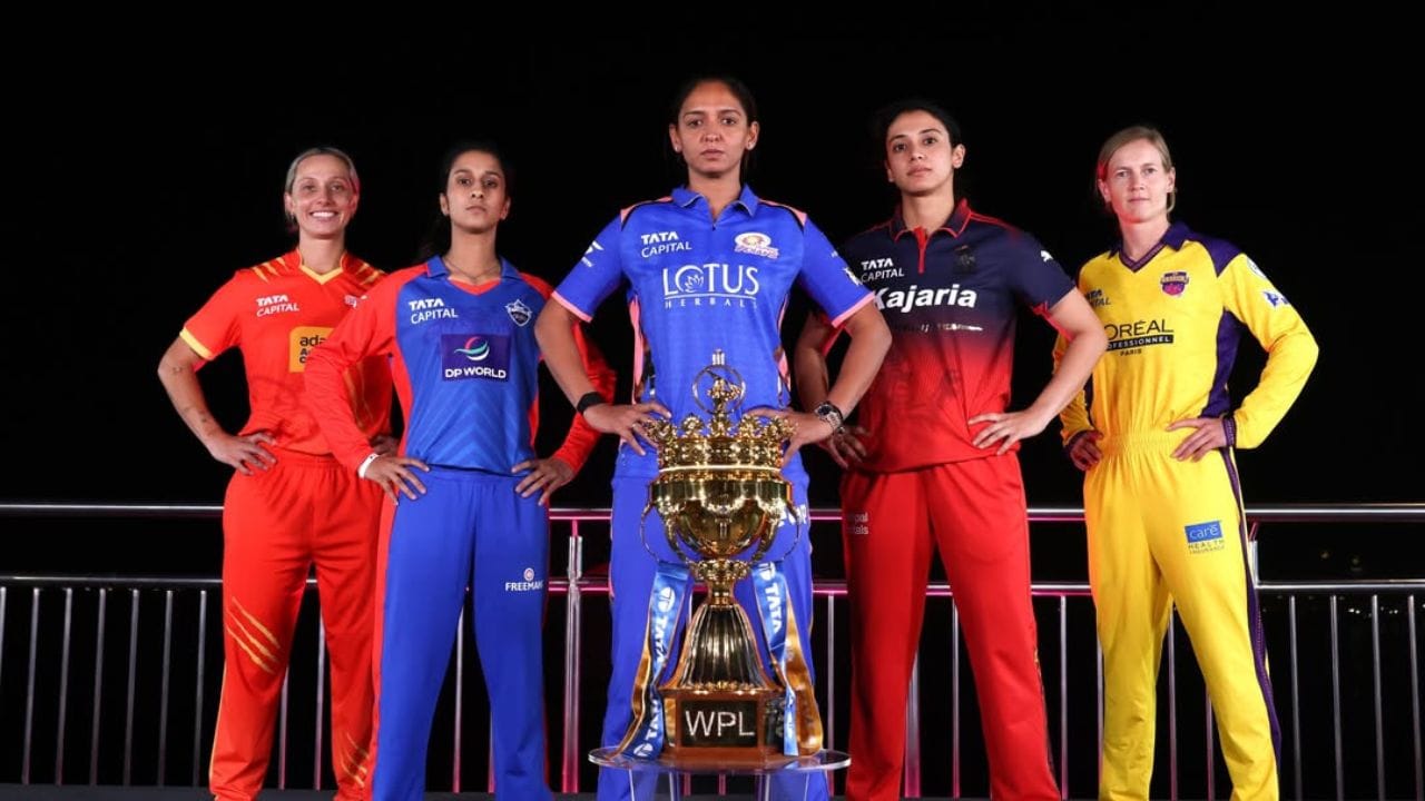 વુમન્સ પ્રીમિયર લીગ 2026ની મેચનું લાઈવ પ્રસારણ ભારતમાં સ્ટાર સ્પોર્ટસ નેટવર્ક અને સ્ટ્રીમિંગ જિયો હોટસ્ટાર પર જોઈ શકશો. અન્ય દેશોમાં અલગ અલગ પ્લેટફોર્મ પર જોઈ શકશો.